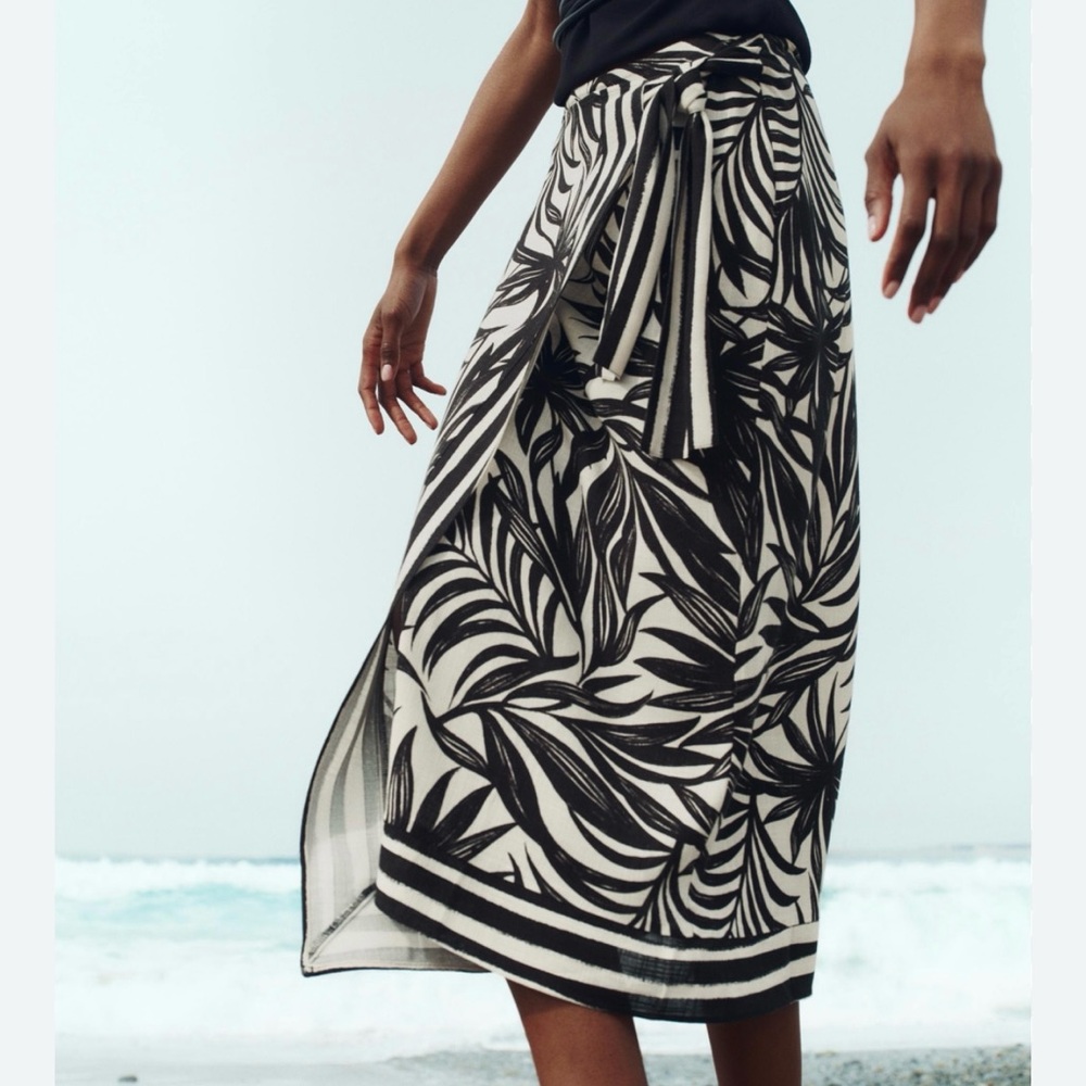 NWT Zara Black and White Leaf Print Midi Skirt